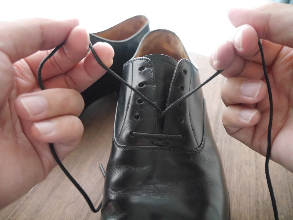 革靴の紐の通し方 結び方はシングルだけ覚えればok Shinyblog