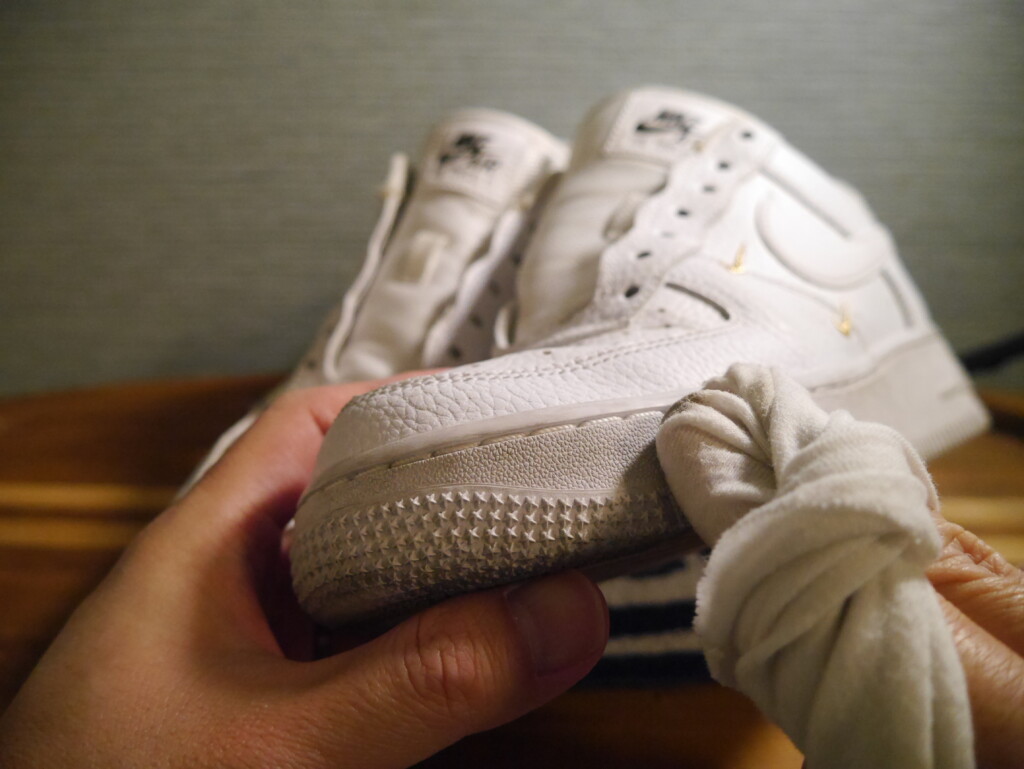 ナイキエアフォース1洗い方 水拭き