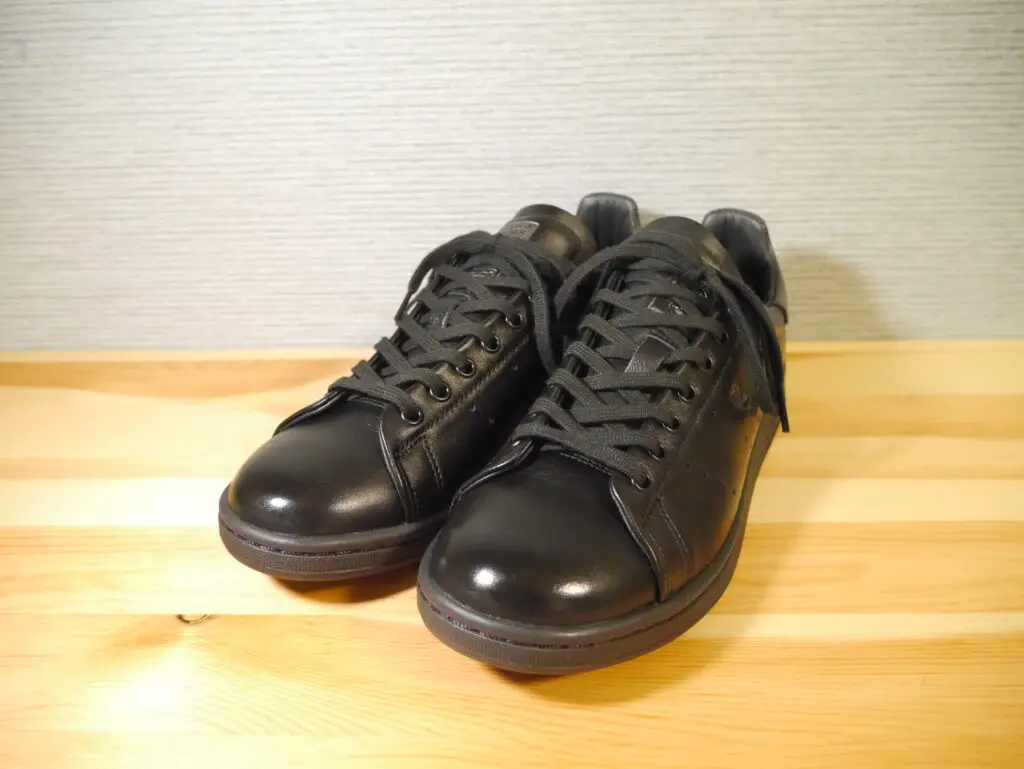 革靴好きがadidasスタンスミスの黒をビジネス用にアレンジ&購入
